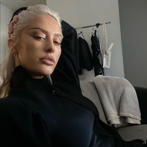 Meet your Posher, Ari